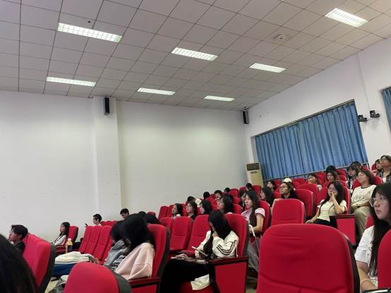 会议室里的人们AI 生成的内容可能不正确。